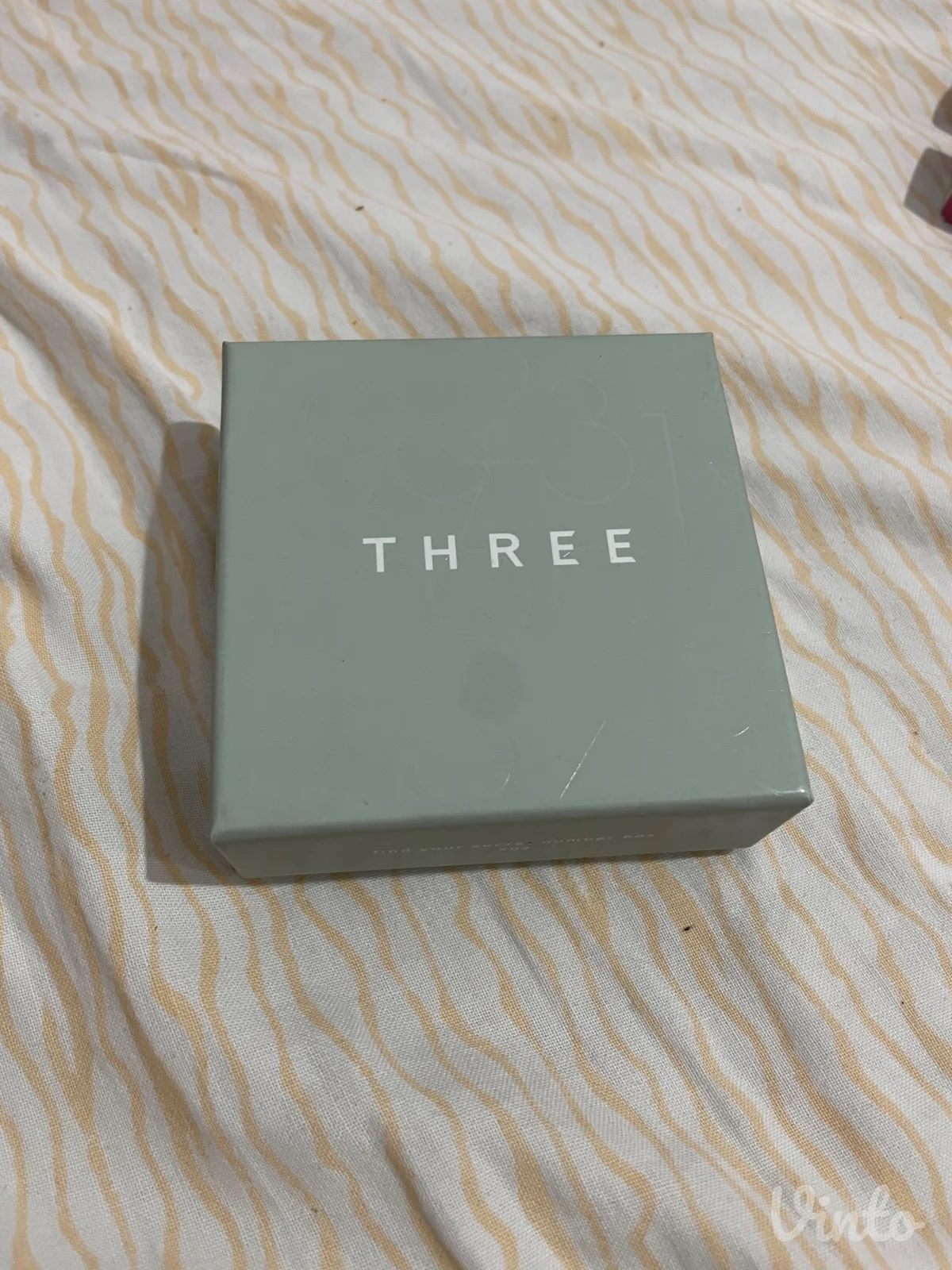 THREE cosmetics box od tri lipsticka
