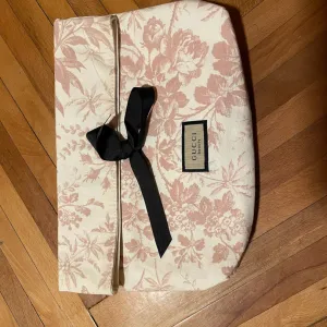 Original Gucci neseser