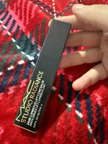 MAC Studio Radiance 24HR Luminous Lift Concealer
