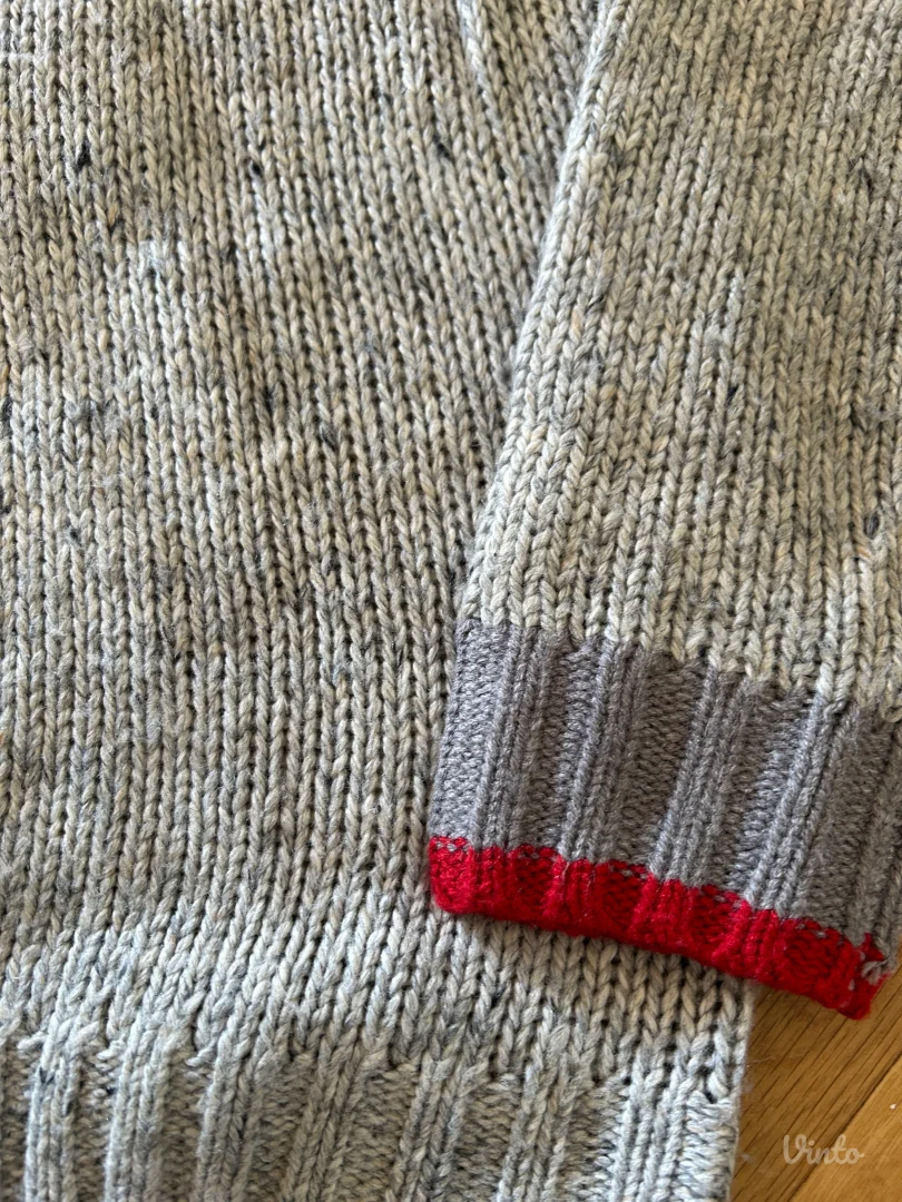 Skoro nov muski dzemper