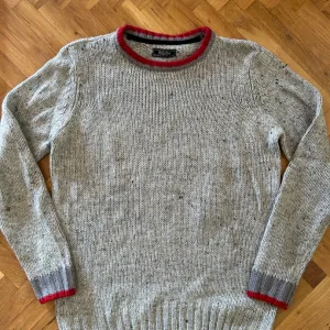 Skoro nov muski dzemper