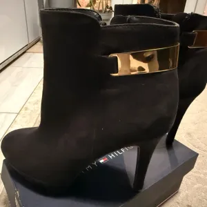 H&M Cipele na štiklu 39