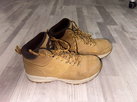 Nike Manoa patike, Kanađanke