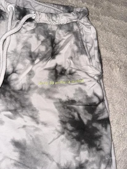 Bershka siva tie-dye trenerka