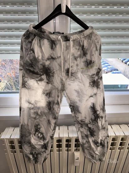 Bershka siva tie-dye trenerka