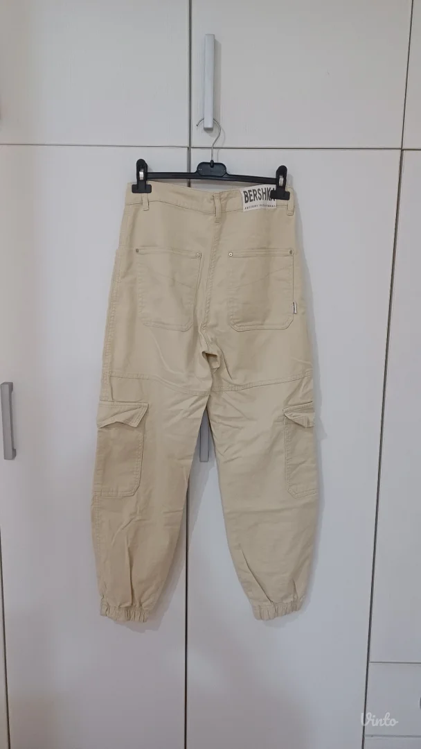 bershka pantalone