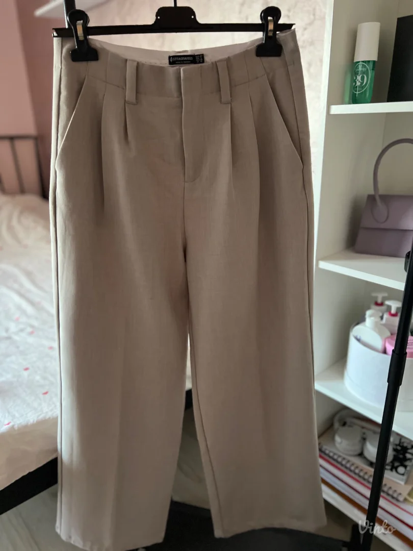 Stradivarius lepršave pantalone