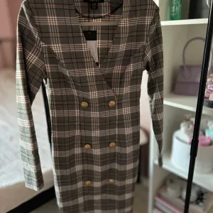 Amisu haljina sa etiketom