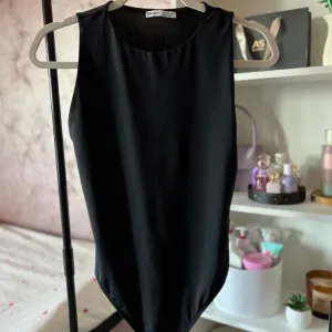 Bershka crni bodi