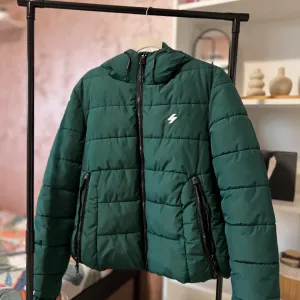 Superdry ženska jakna - M veličina