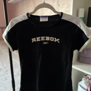 Reebok vintage crna majičica