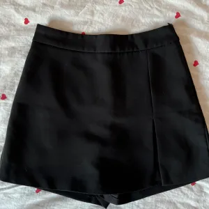 Amisu suknja-sorts crna