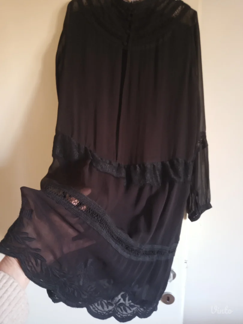 H&M haljina u vintage stilu sa izrezom na leđima