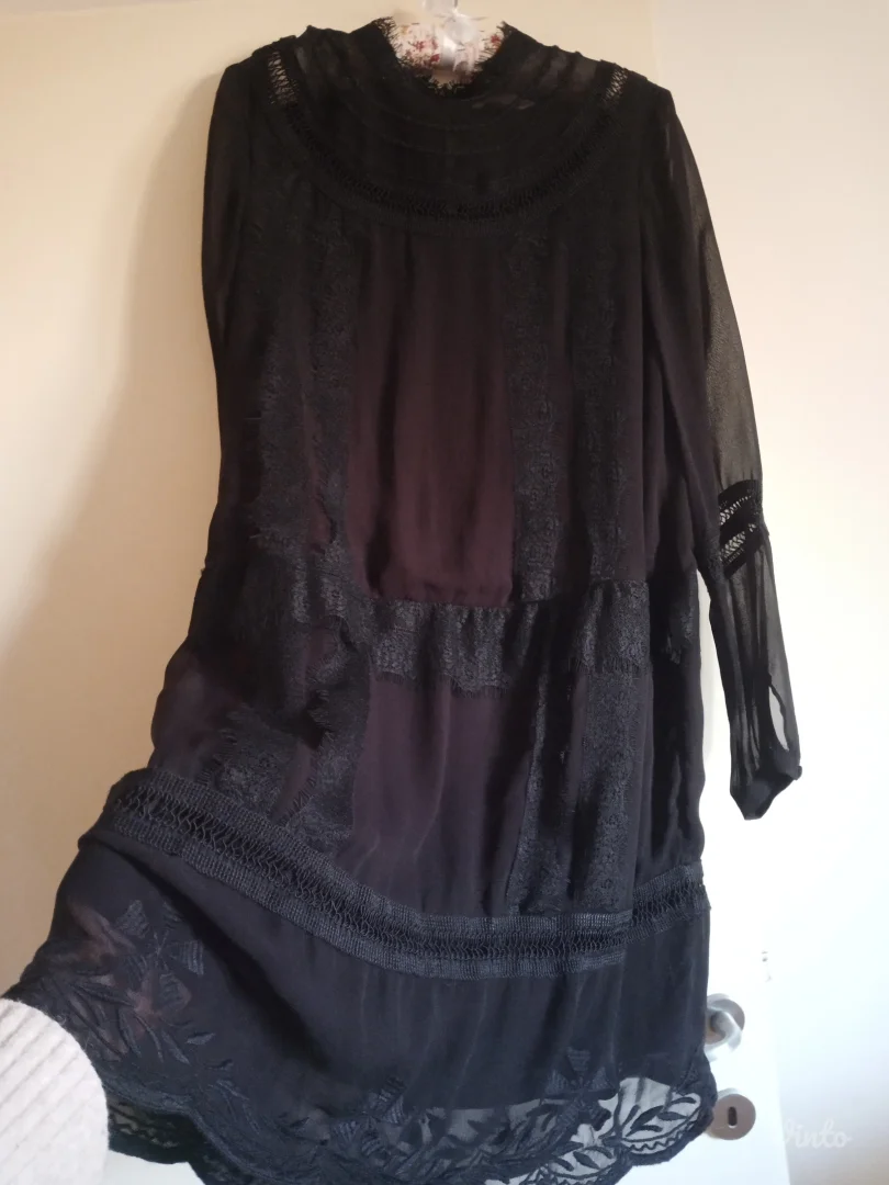 H&M haljina u vintage stilu sa izrezom na leđima