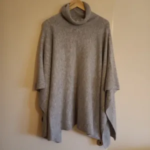 Reserved veliki topli pončo