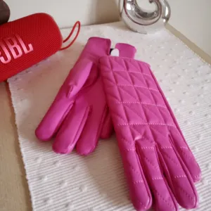 Calliope, pink rukavice