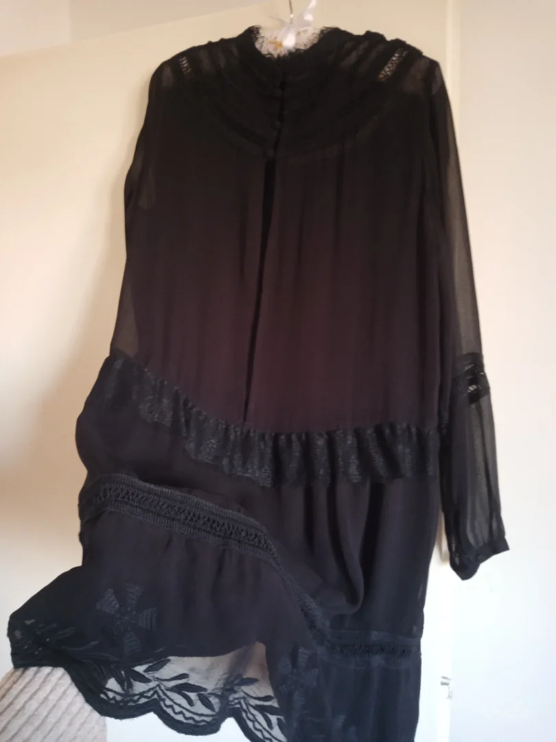 H&M haljina u vintage stilu sa izrezom na leđima