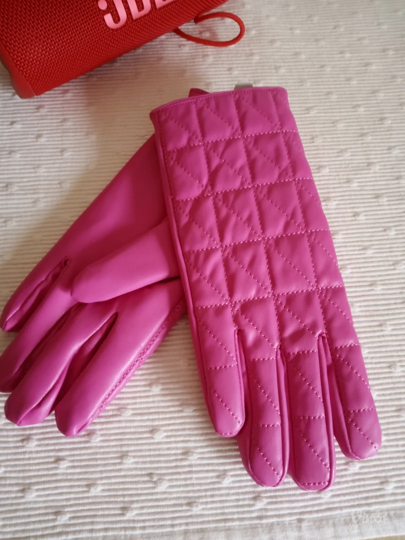 Calliope, pink rukavice