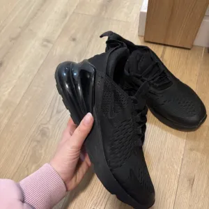 Nike patike 270, kao nove 4000din broj 38