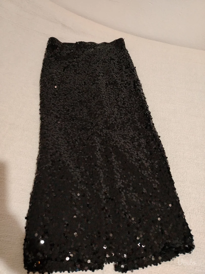 Crna ženska suknja