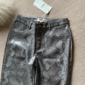 Only - kožne pantalone