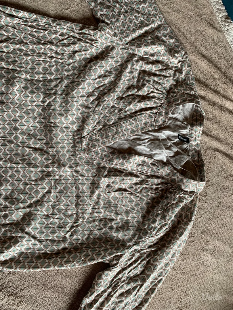 Ženska košulja (poklon uz nju)