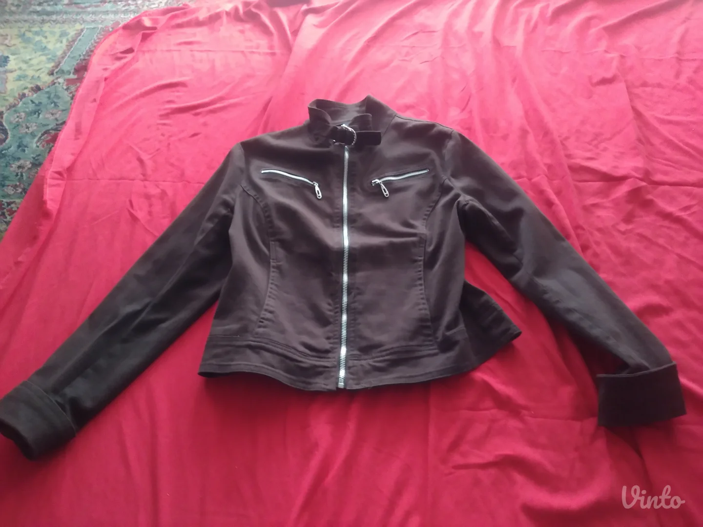 38 velicina braon tanka jakna