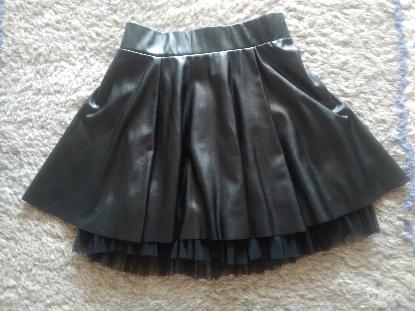 S velicina crna kratka suknja