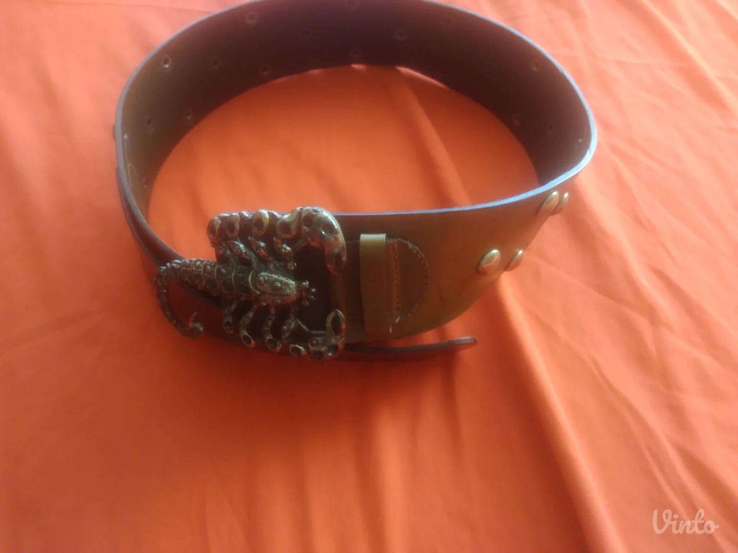 kais sa ukrasnom skorpijom