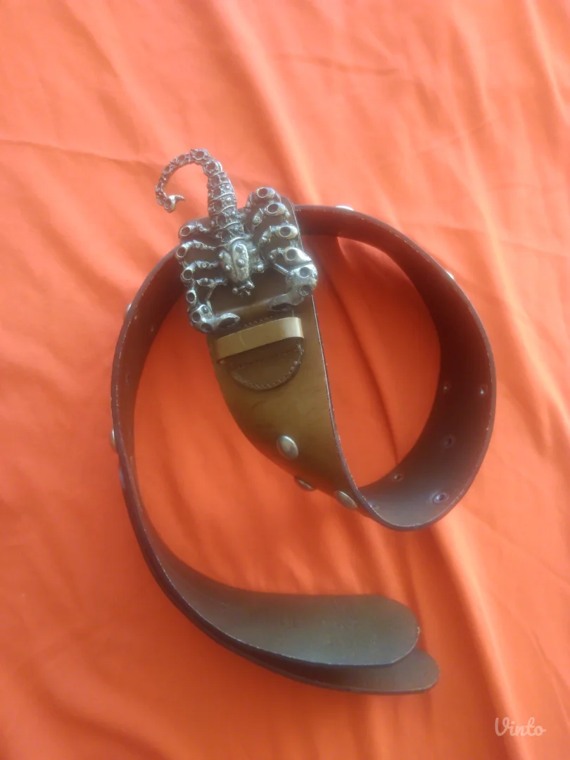 kais sa ukrasnom skorpijom