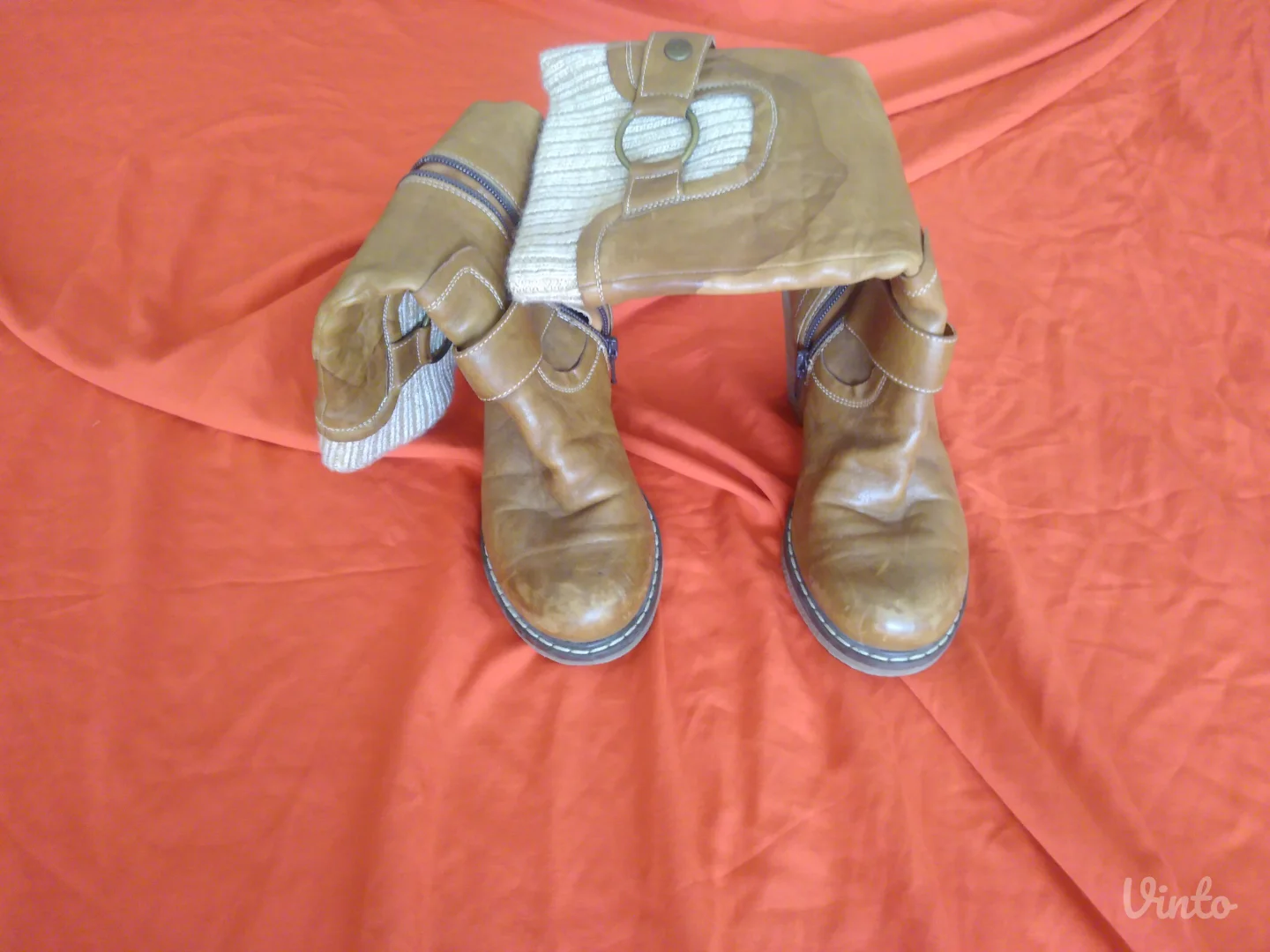 36 velicina braon cizme + crne na poklon