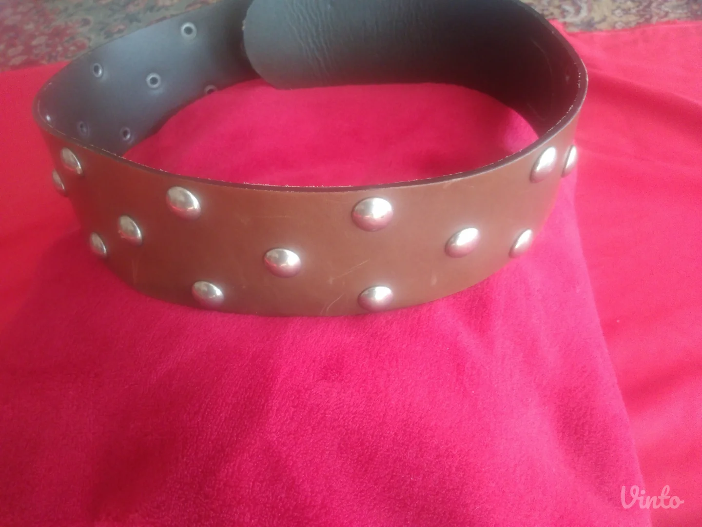 kais sa ukrasnom skorpijom