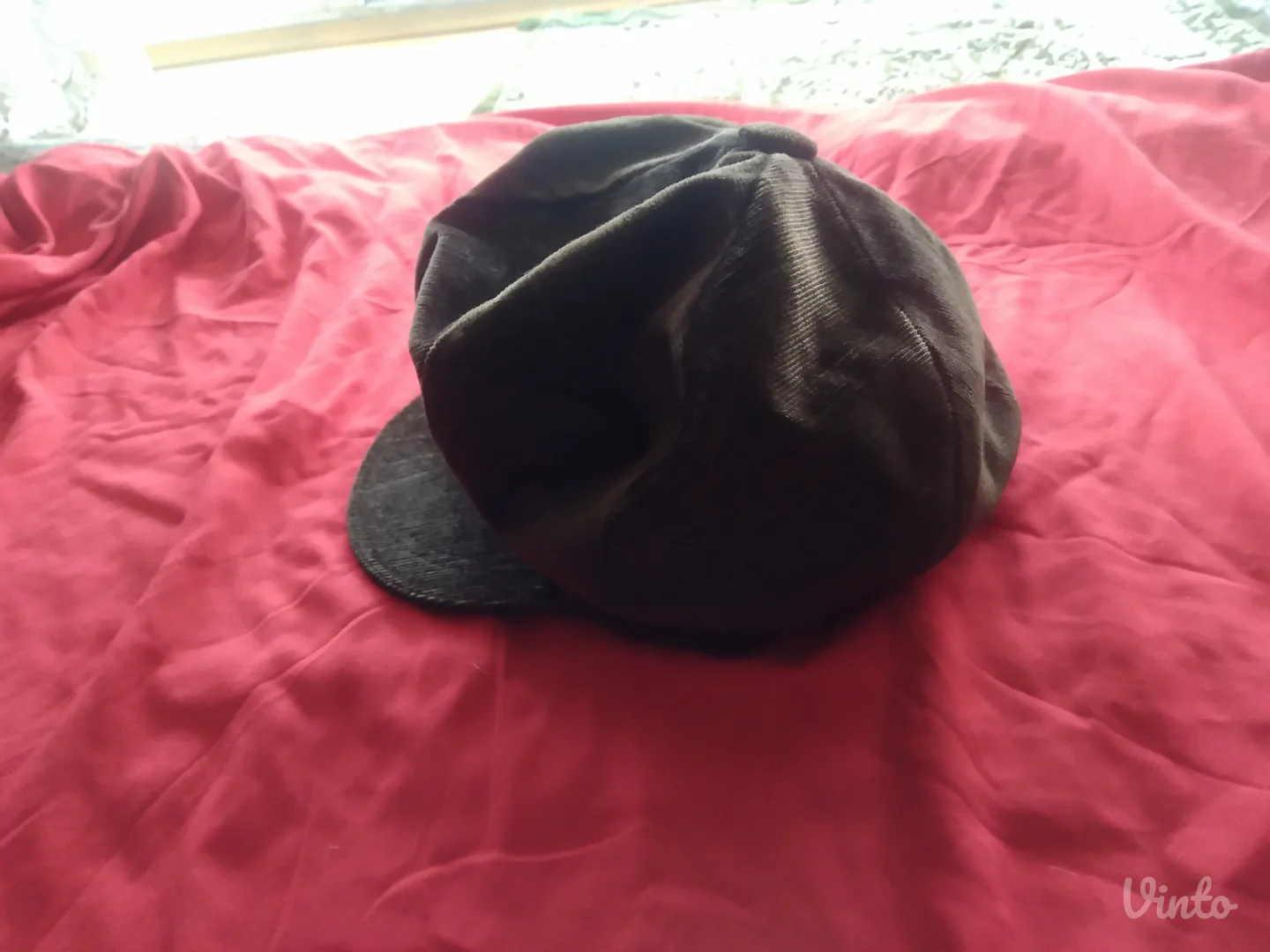 Tamno braon kacket i tanji sal