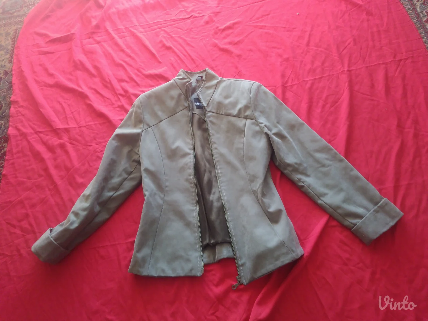 38 velicina sivozelena prolecna jakna