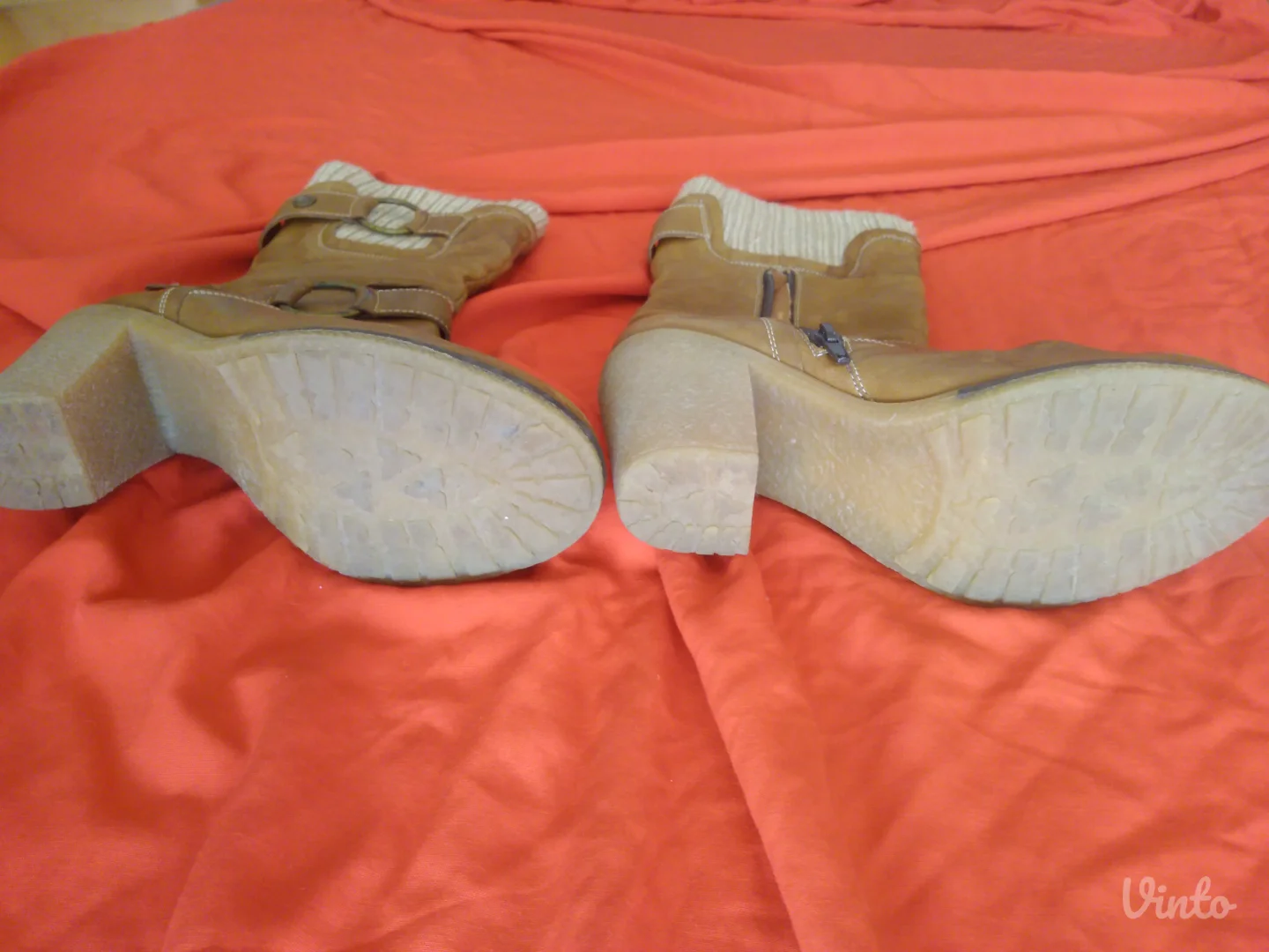 36 velicina braon cizme + crne na poklon