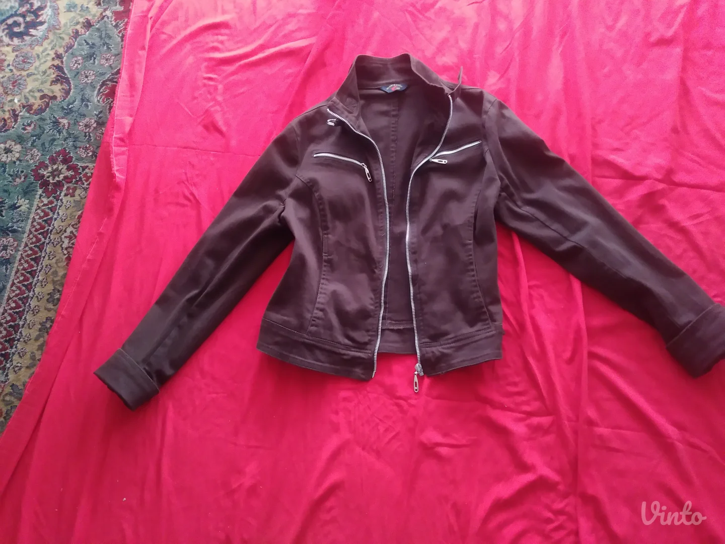 38 velicina braon tanka jakna