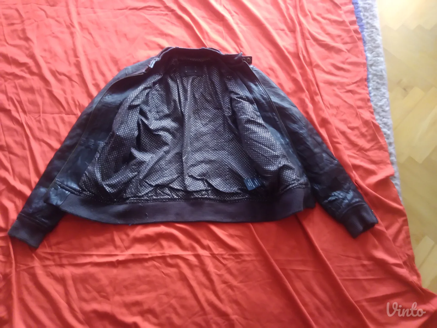 L velicina, kozna jakna