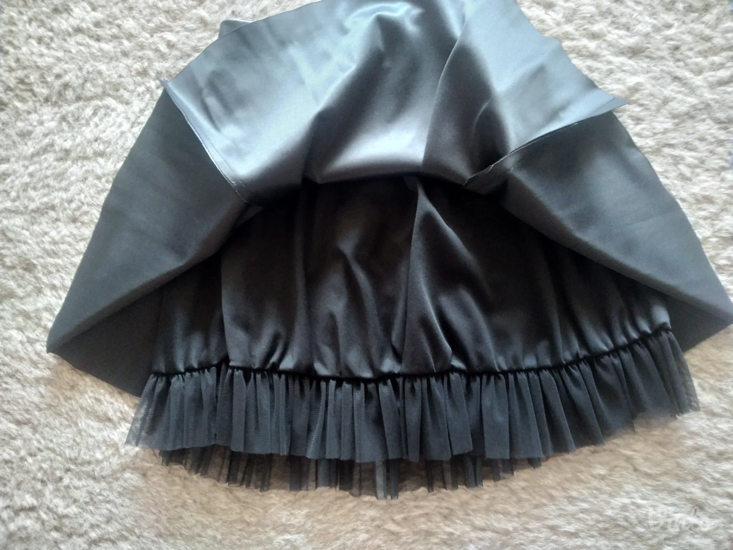 S velicina crna kratka suknja