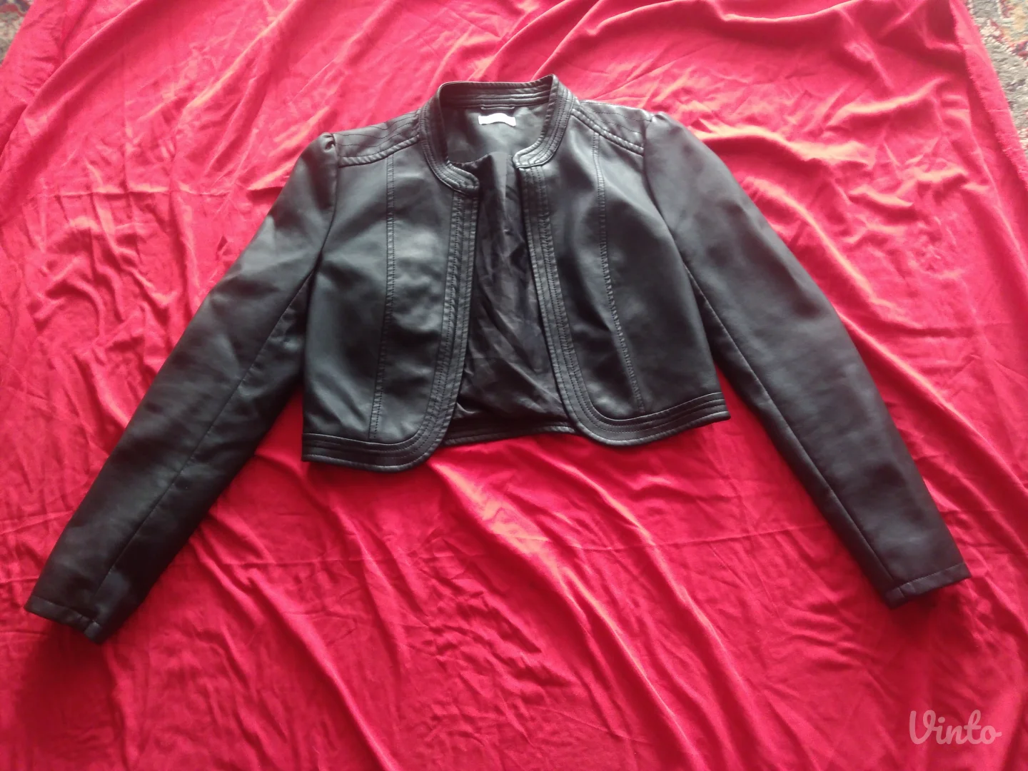 36 velicina crni sako od eko koze