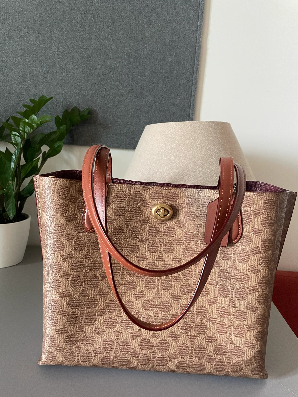 COACH WILLOW TOTE BAG IN SIGNATURE CANVAS