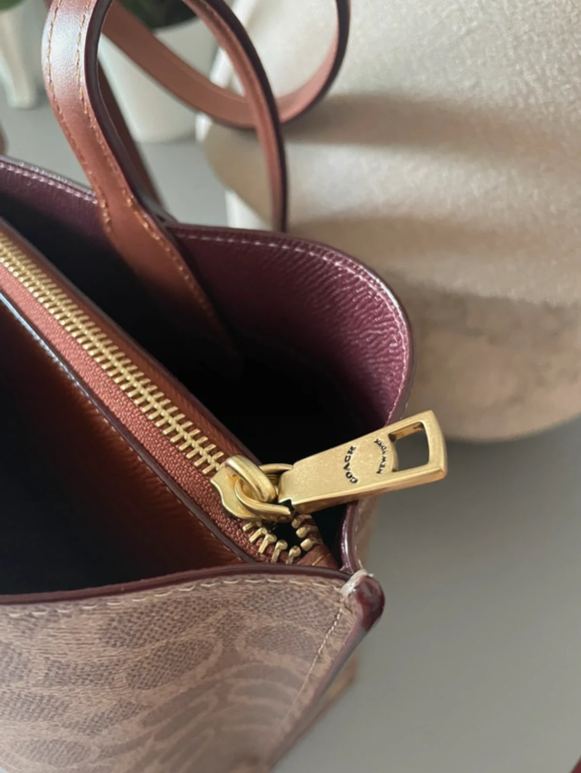 COACH WILLOW TOTE BAG IN SIGNATURE CANVAS