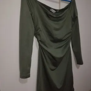 Bershka-Kratka haljina