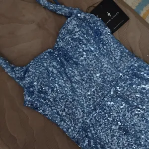 Svecana plava haljina