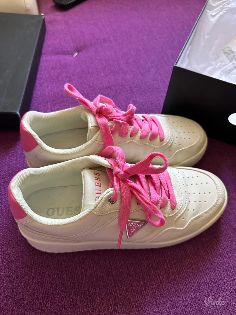 Preslatke GUESS patike