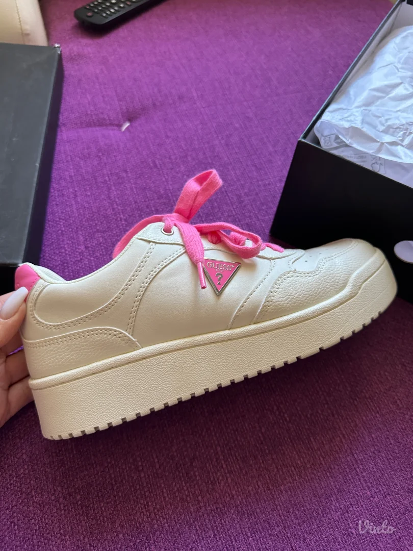 Preslatke GUESS patike