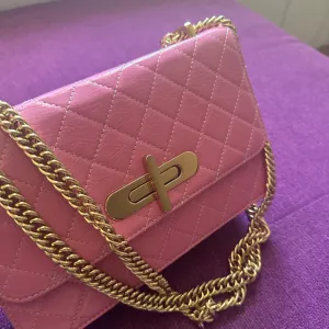 Prelepa MONA torbica