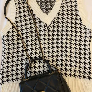 Džemper sa V prorezom na vratu, bez rukava, nov