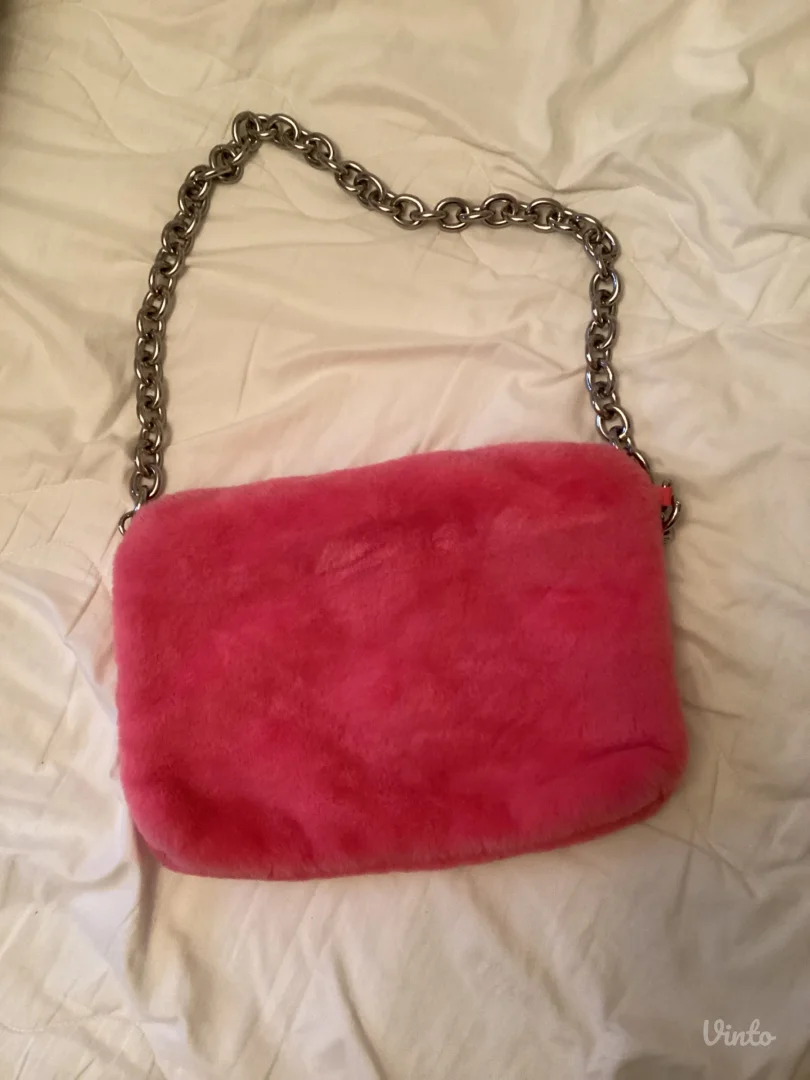 Bershka pink krznena torba - Novo