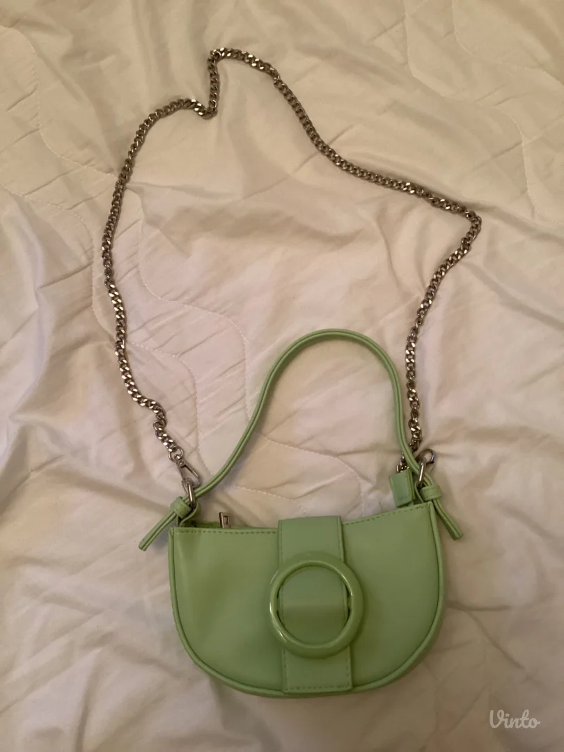 Bershka zelena torbica - Novo