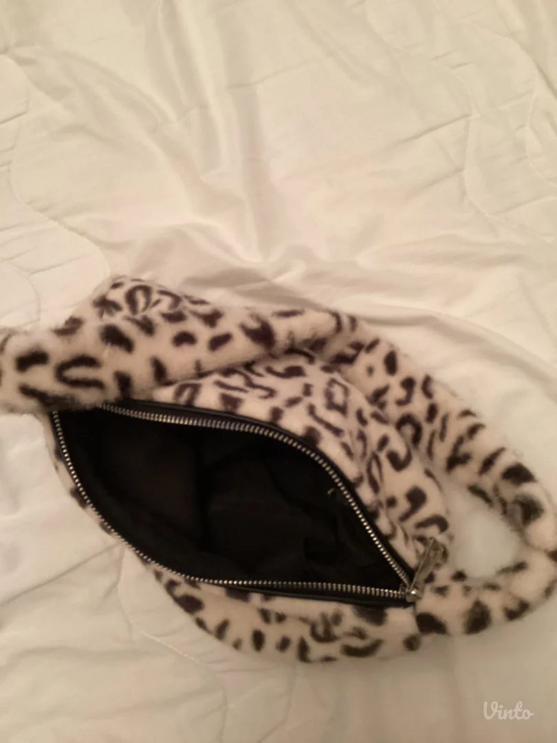 Leopard Bershka torbica - Novo
